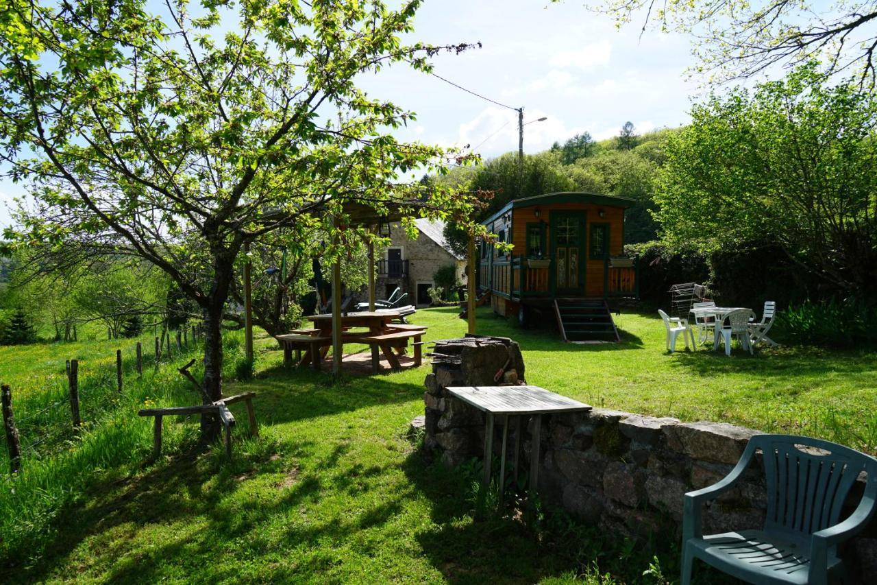 Holiday home Roulotte Maisonthiers
